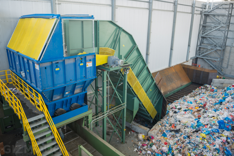 Illustration for article titled A Tour of the Largest Commingled Recycling Plant in the U.S.